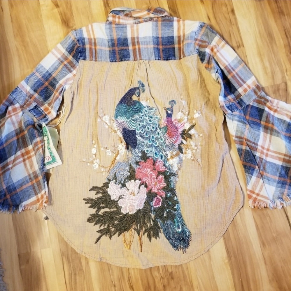 Aratta Small peacock embroidered blouse.